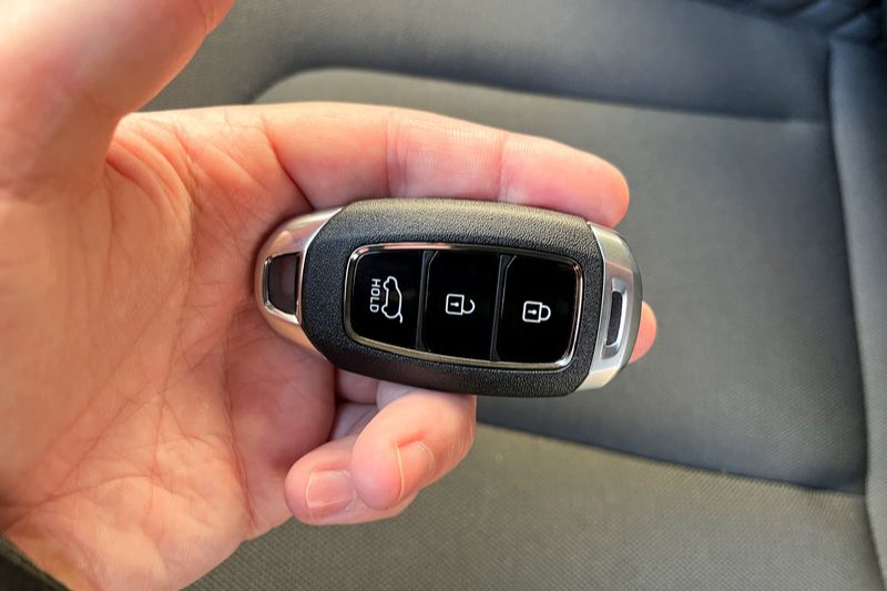 Riparazione Guscio Chiave Auto e Sostituzione Tasti Usurati